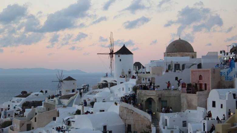 السياحة المفرطة و السفن السياحية "تخنق" الجزر اليونانية - ما تكتبه وسائل الإعلام الألمانية