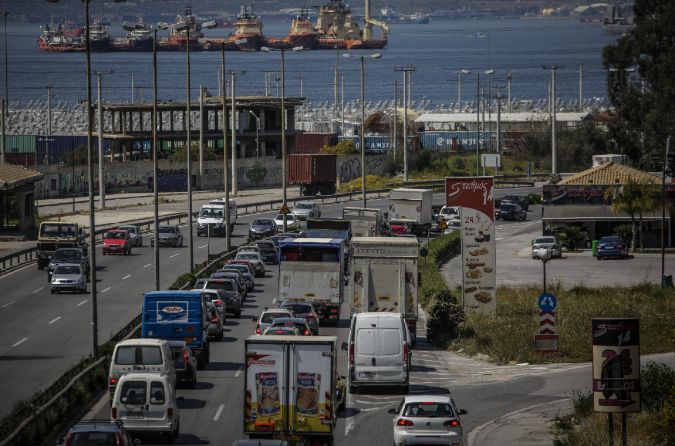 حركة المرور في أثينا: حادث مروري و تأخيرات في طريق كورنثوس - اثينا