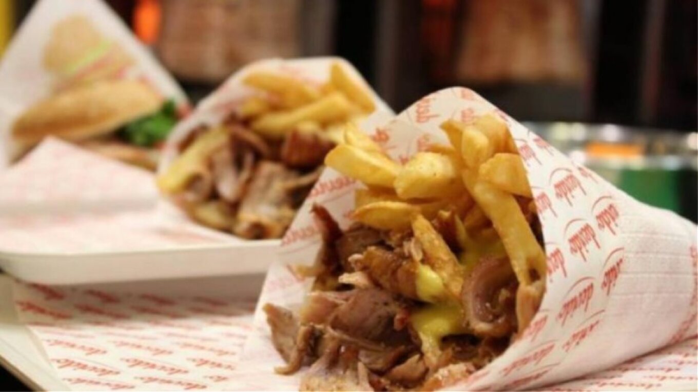 ليمنوس: أظهر أحد المرضى امتنانه بإرسال ٢٥ لفافة سوفلاكي إلى غرفة الطوارئ بالمستشفى