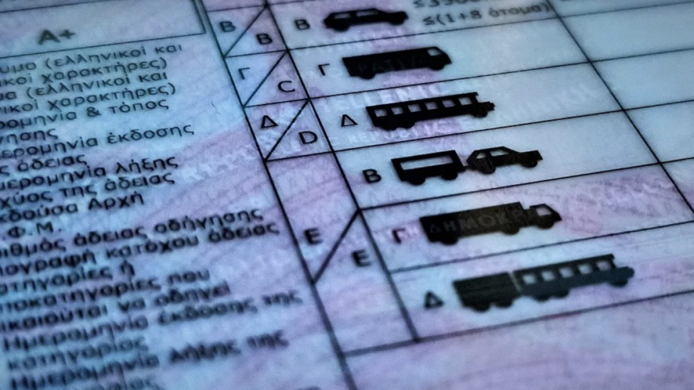 ذهب السائق المحتمل بكاميرا مخفية امتحان السواقة النظري و تم القبض عليه