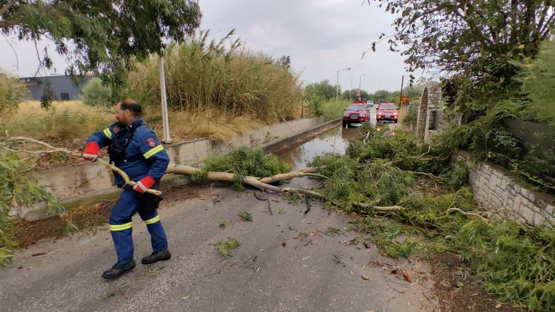 مشاكل خطيرة بسبب سوء الأحوال الجوية في كوزاني و لاريسا و تريكالا و أضرار جسيمة للمحاصيل