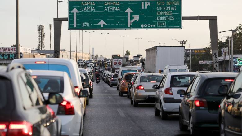 اصطدام سيارتين في كيفيسوس في ذروة رينتيس