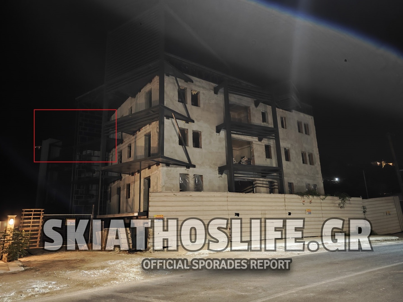 سكياثوس: انتحر رجل يبلغ من العمر ٥٧ عامًا بسقوطه من الطابق الثاني من أحد المباني