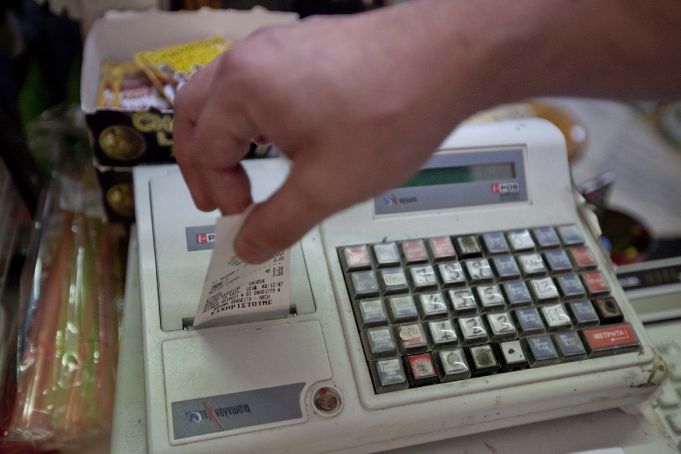 خانيا: إغلاق لمدة ٤٨ ساعة و غرامة لشركتين لم تصدرا إيصالات