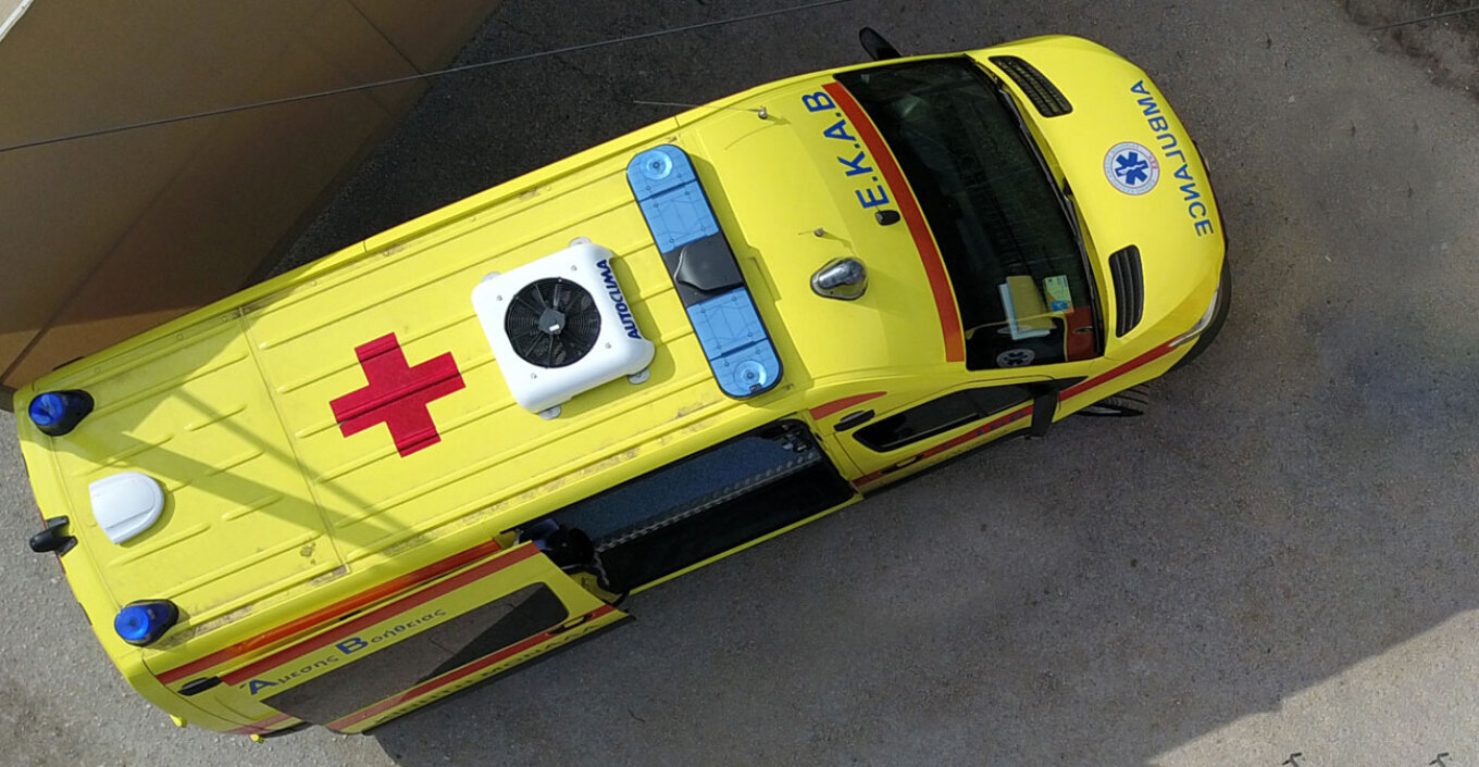 كاتريني: تعرضت امرأة مسنة لحادث تصادم و سقطت في نافذة وسط المدينة