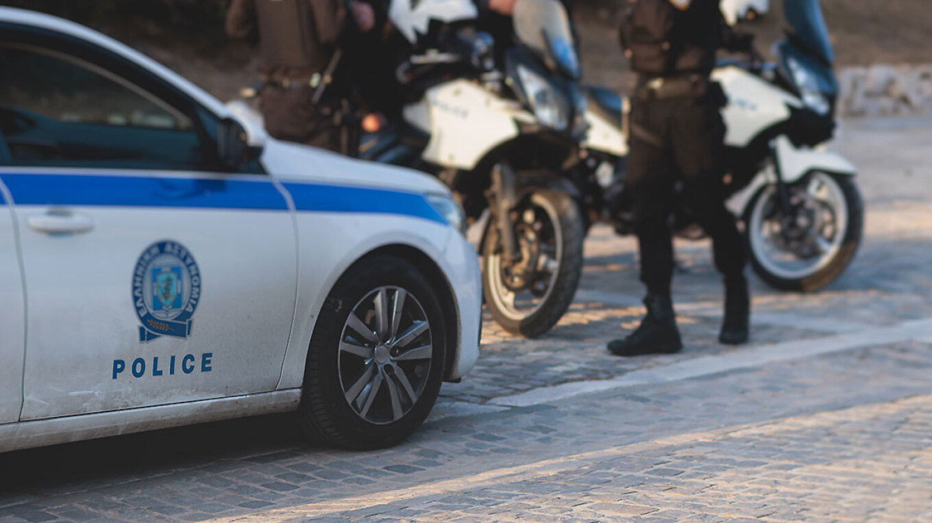 السطو على منزل في باروس - سرقوا خزنة بها مجوهرات تبلغ قيمتها حوالي ١٠٠ ألف يورو