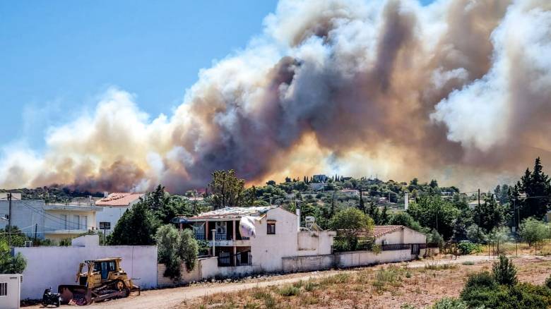 حريق كبير في أجيا مارينا في كوروبي