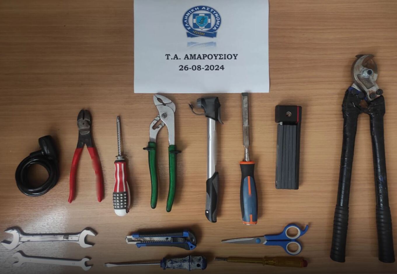 ماروسي: أصفاد لرجل يبلغ من العمر ٤٢ عامًا قام بسرقة الدراجات الهوائية من المنازل بشكل منهجي