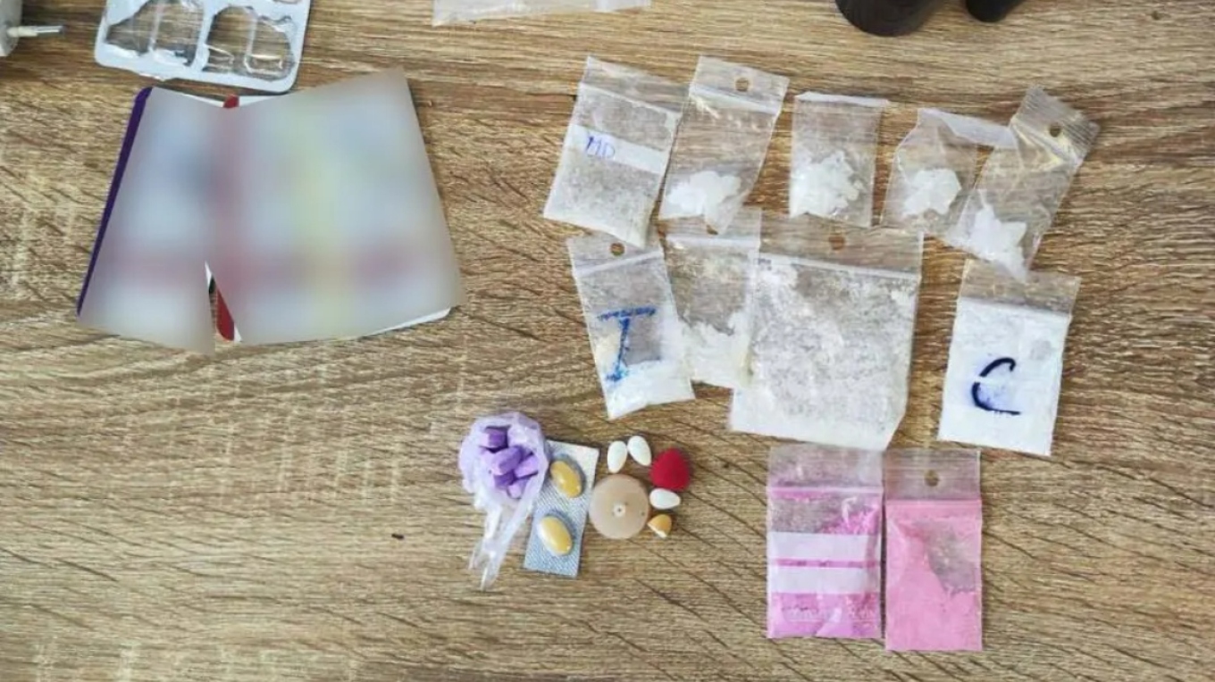 ميكونوس: القبض على ثلاثة أشخاص بتهمة تهريب المخدرات