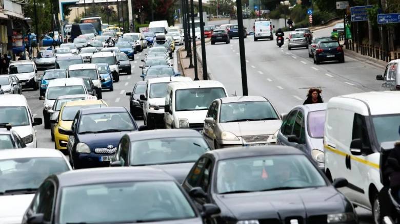 حركة المرور في كيفيسوس و سرعات منخفضة في المركز و على أتيكي أودوس