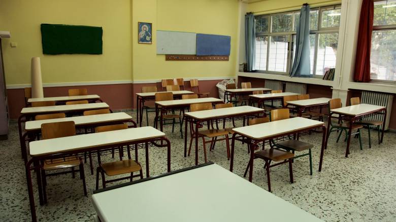 أب يعتدي على مدير مدرسة في أغرينيو