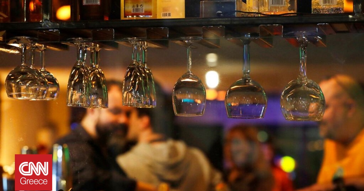 قتال دموي خارج حانة في مدينة ريثيمنون - سائح في حالة حرجة و تم اعتقال أربعة