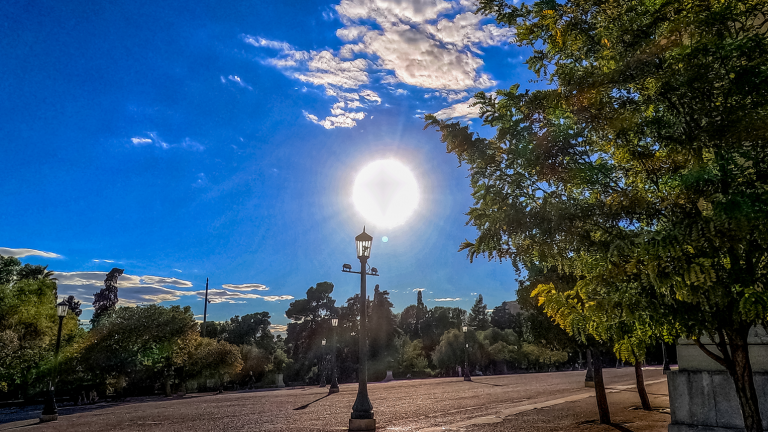 الطقس: غيوم محلية مع توقعات لهطول أمطار و ارتفاع طفيف على درجات الحرارة