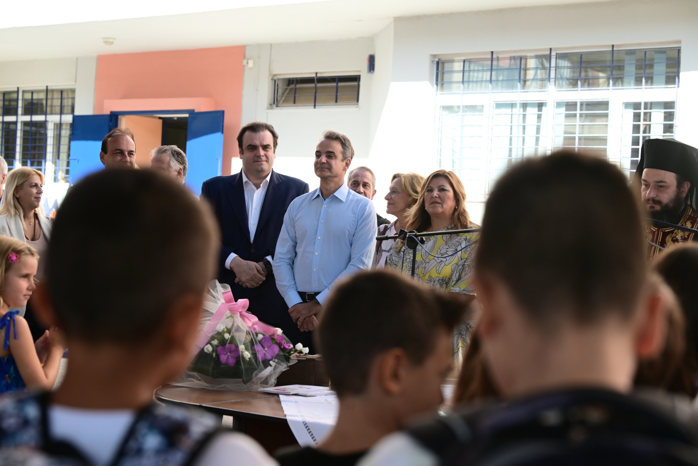 العام الدراسي ٢٠٢٤: رئيس الوزراء كيرياكوس ميتسوتاكيس في مدرسه في منطقه غليفادا