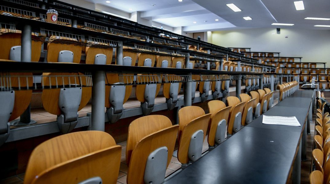 سالونيكي: أستاذ جامعي يبتز باحثي البرنامج ليدفعوا له جزءا من رواتبهم