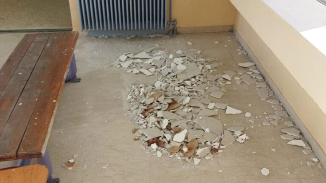بريفيزا: سقوط جزء من سقف الفصل في إحدى المدارس و إصابة طالبين