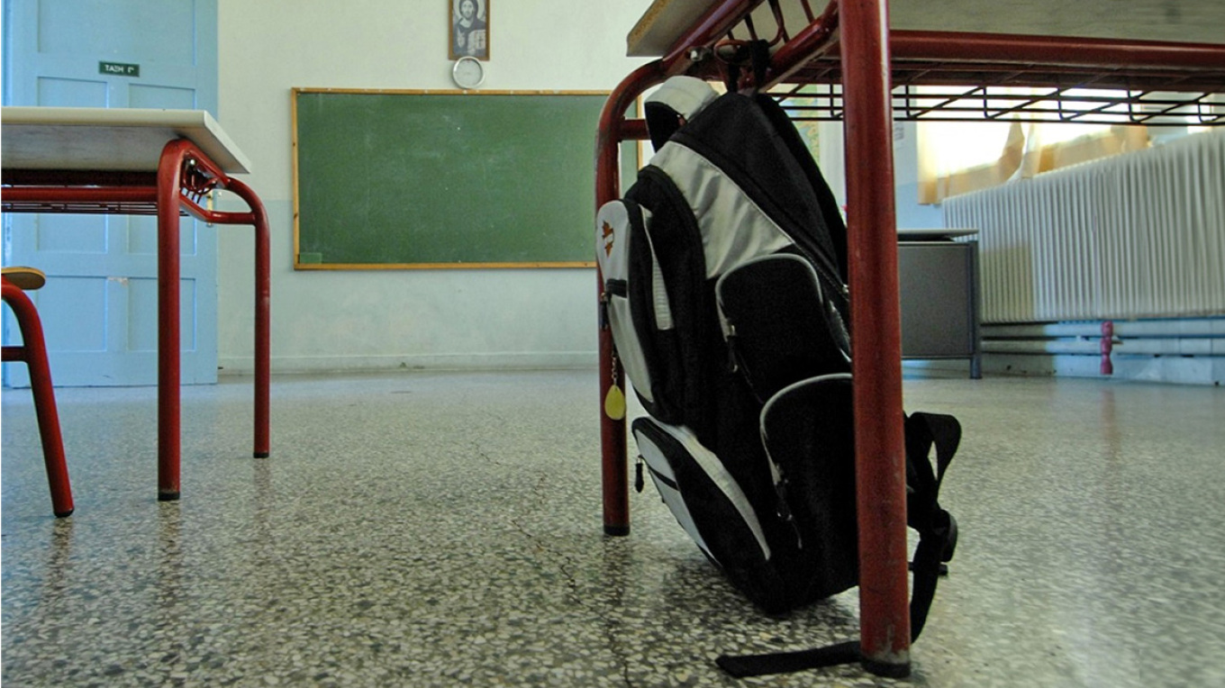 آليموس: القبض على طالب و والده - هدد أحد المعلمين و ألحق أضرارا بالمدرسة