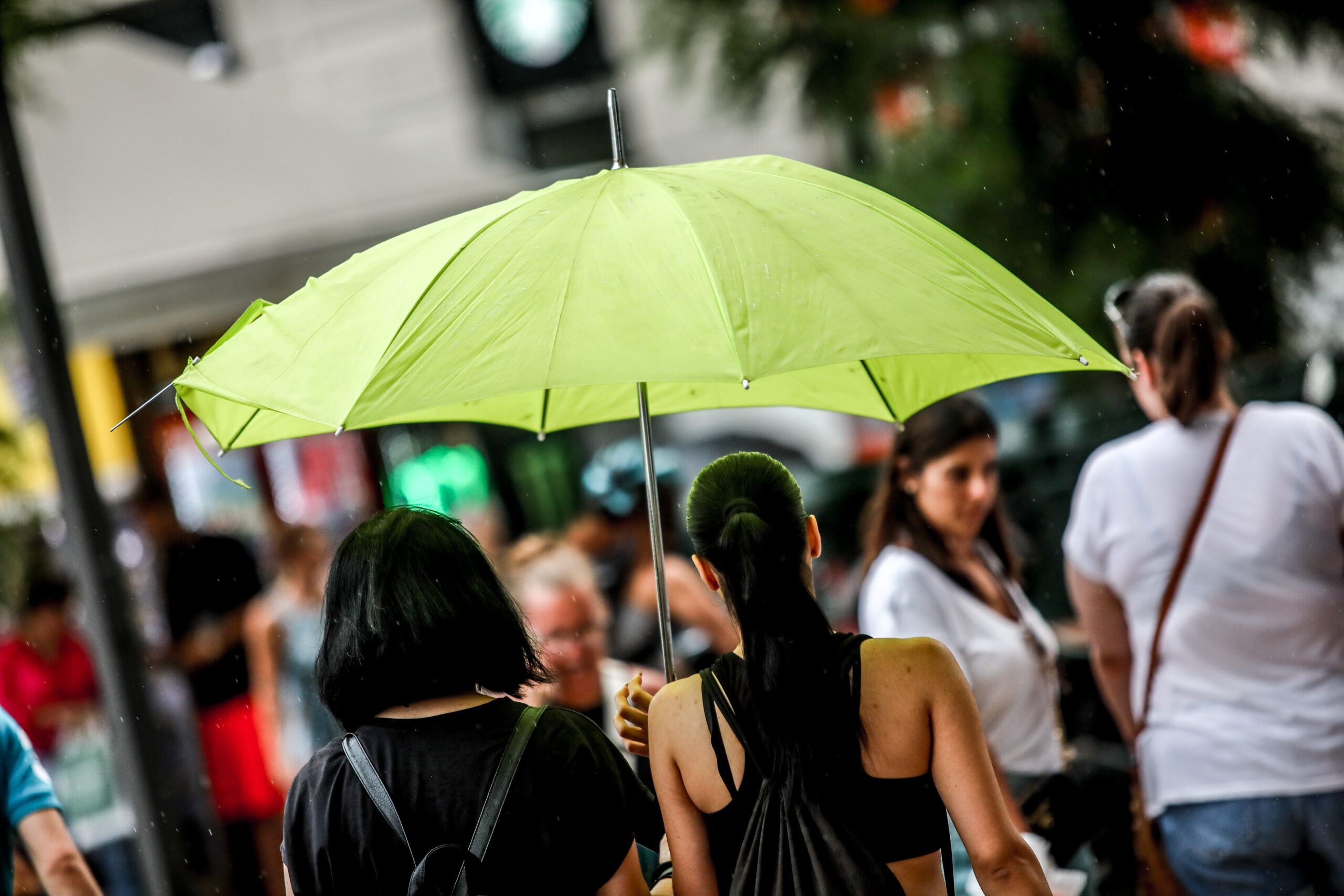 تنبيه الي الشرطه لوجود جسم مشبوه خارج عمارة سكنية في دافني