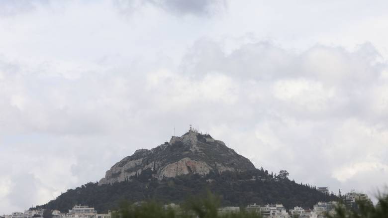 طقس اليوم: غائم و أمطار محلية مع انخفاض طفيف على درجات الحرارة