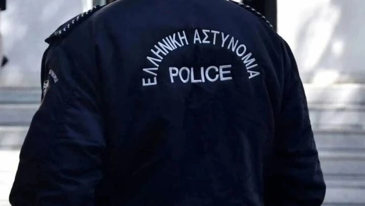 اعتقال شخصين بتهمة السرقة في المحلات التجارية و محلات السوبر ماركت في وسط أثينا