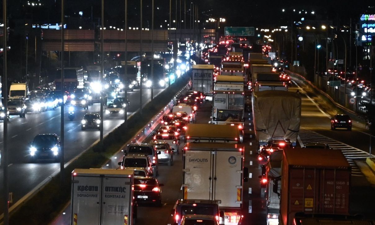 عوده حركة مرور المركبات إلى طبيعتها في وسط أثينا
