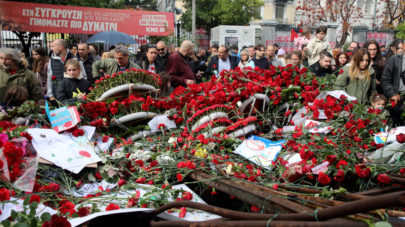 وجه وزير التعليم والديانة و الرياضة كيرياكوس بييراكاكيس رسالته بمناسبة الذكرى الـ٥١ لانتفاضة البوليتخنيو واصفًا هذا اليوم بأنه رمز للوحدة ضد الانقسام و في الوقت نفسه، يؤكد السيد بيراكاكيس في رسالته أنه مع الانتفاضة التي شهدتها كلية الفنون التطبيقية عام ١٩٧٣، تم تعليم آلاف الشباب احترام الذات و الأخلاق و النزاهة. ستبقى محطات مترو "موناستيراكي" (الخطان ١ و ٣) و "أومونويا" (الخطان ١ و ٢) مفتوحة اليوم الأحد، بطلب جديد من EL.AS و سيتم إغلاق محطات "ايفانجيليسموس" و" ميغارو موسيكيس" و"بانيبستيميو" اعتبارًا من الساعة ١٤:٠٠ و ستمر القطارات عبر المحطات المذكورة أعلاه دون توقف. أرسل رئيس الوزراء كيرياكوس ميتسوتاكيس رسالته بمناسبة  الذكرى الـ٥١ لانتفاضة البوليتخنيو في منشور على وسائل التواصل الاجتماعي و كما قال، "إن رسالة المقاومة و التأكيد التي ترسلها البوليتخنيو لا تضيع مع مرور الوقت على العكس من ذلك، فهو رمز دائم للتقدم الذي لا يقع في شرك الماضي و لا يستسلم للاستغلال الحزبي و لهذا السبب و بعد مرور ٥١ عامًا، لا تزال تتألق للإشارة إلى الولاء للجمهورية و الإيمان بالوحدة و آفاق حياة أفضل."