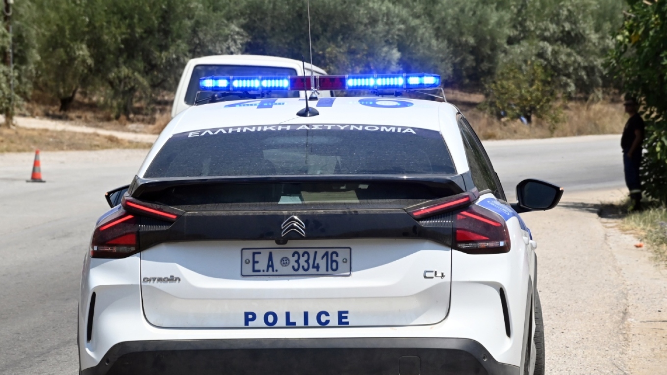 فيريا: رجل يبلغ من العمر ٤٩ عامًا مقيد اليدين بتهمة محاولة السرقة في متجر صغير