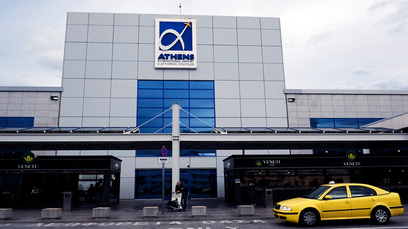 القبض على رجلين في مطار "الفثيريوس فينيزيلوس" و بحوزتهما كمية من الحشيش و أكثر من ٣٥٠٠ قرص مخدر