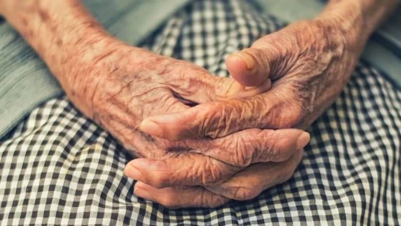 هيراكليون: أصيبت امرأة مسنة بجروح قاتلة على يد كلبها