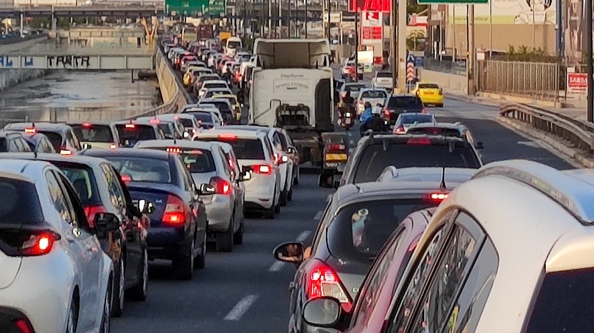 حركة المرور: ازدحام مروري في كيفيسوس و تأخيرات في كيفيسياس و أتيكي أودوس بسبب حادث مروري