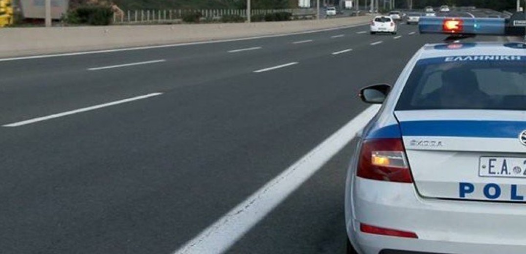 اعتقال مُتجِر قام بنقل ١٦ مهاجرًا بشكل غير قانوني