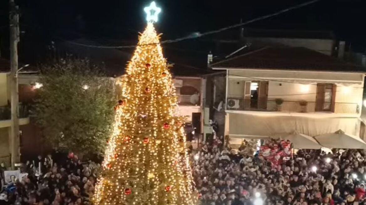 أضاءت أول شجرة عيد ميلاد في اليونان كلها في خالكيديكي