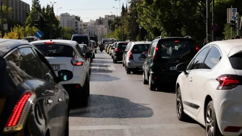 حركة المرور: ازدحام مروري في كيفيسوس و مشاكل في كيفيسياس أيضًا