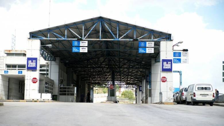 القبض على سائق حافلة في كاكافيا لنقله مهاجرين غير شرعيين