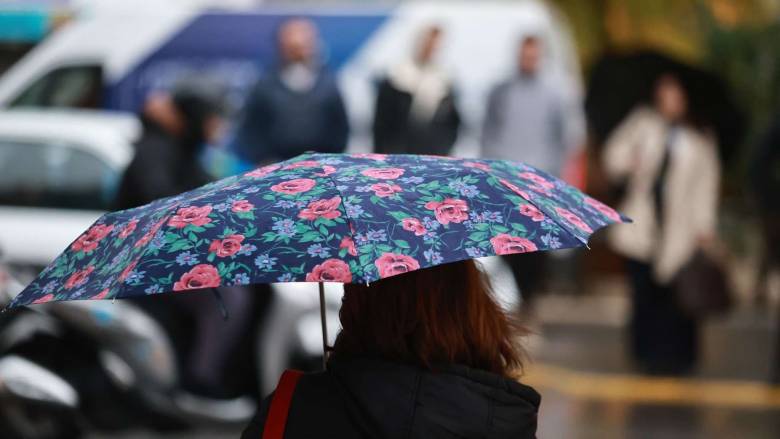 الطقس السيئ "يضرب مرة أخرى" البلاد مع هطول أمطار غزيرة و عواصف في أتيكا