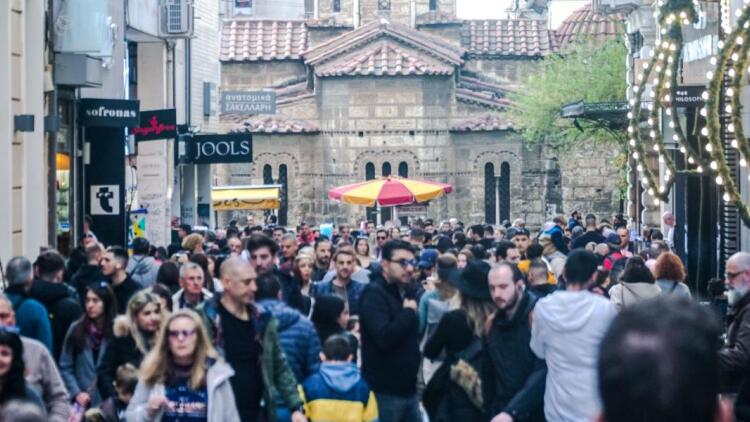 المحلات التجارية و السوبر ماركت مفتوحة يوم الأحد (١٢/٢٢) - ساعات العطلة التفصيلية