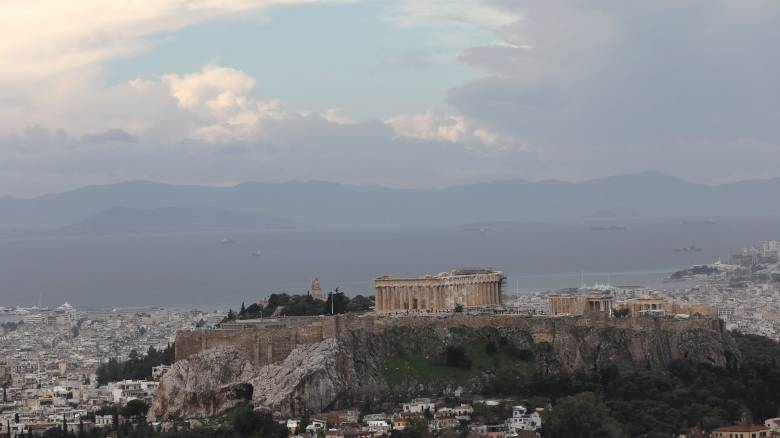 الطقس: غيوم و توقعات لأمطار محلية و درجات الحراره تصل الي ١٩ درجة