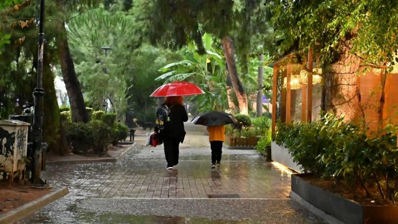 طقس ممطر مع انخفاض طفيف على درجات الحرارة