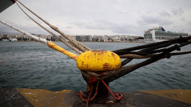 سفن مقيدة في العديد من الموانئ بسبب الرياح العاتية