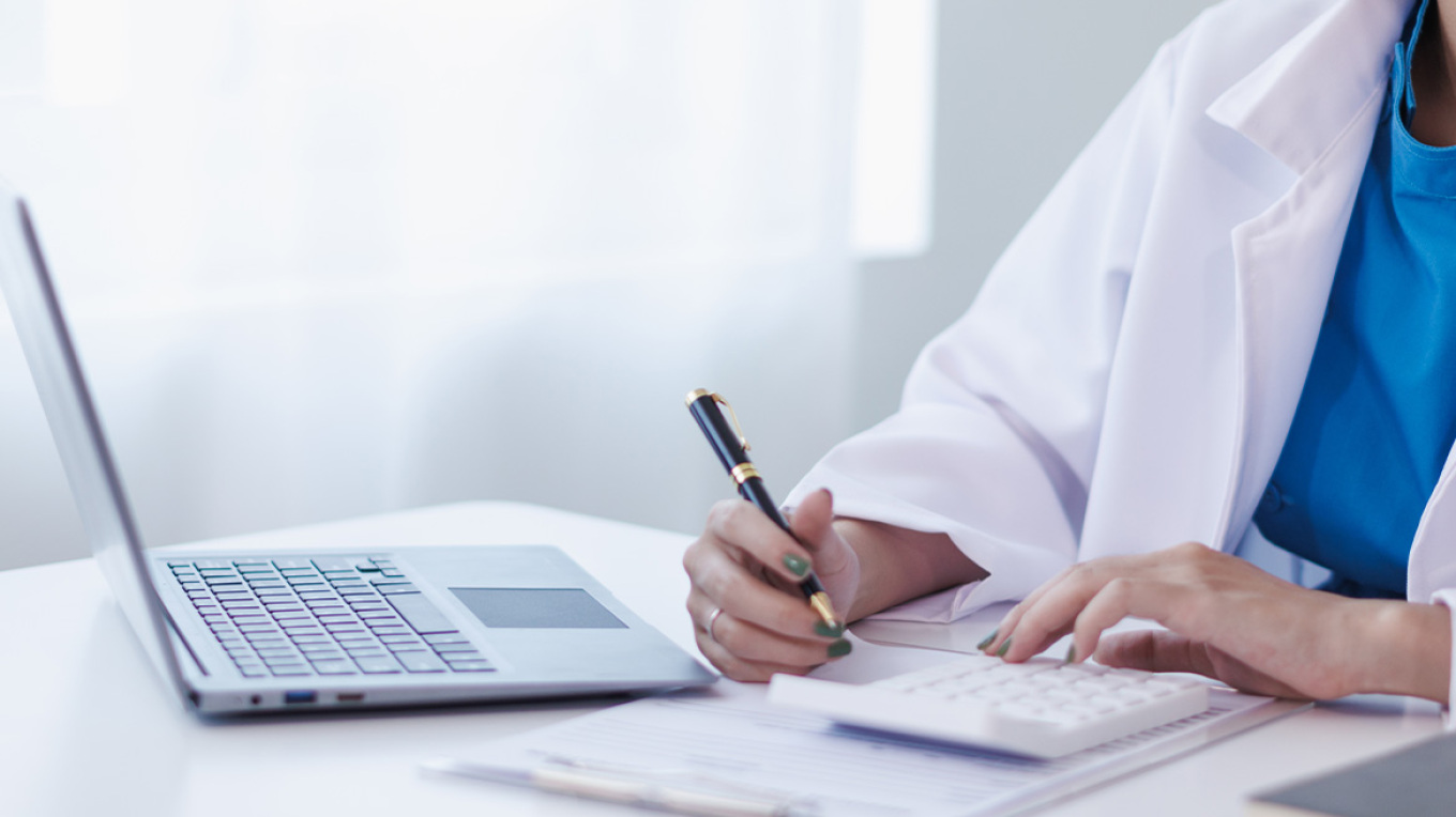 عملية كبيرة لمكتب التحقيقات اليوناني لعصابة وصفات طبية غير قانونية - شارك فيها ٤ أطباء و صيادلة و محاسب