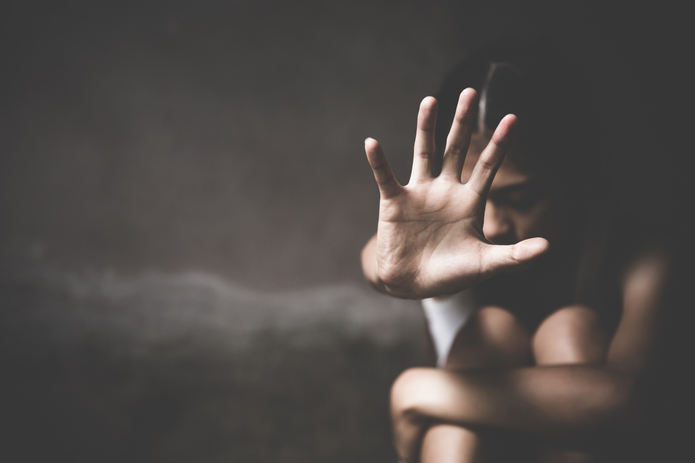 اعتقال أربعة أشخاص على خلفية اغتصاب جماعي لفتاة تبلغ من العمر ٢٢ عامًا في خالكيذا