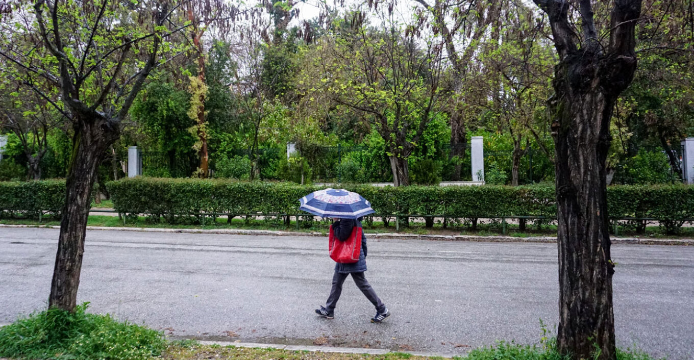 الطقس: انخفاض درجات الحرارة و توقعات لهطول أمطار اليوم