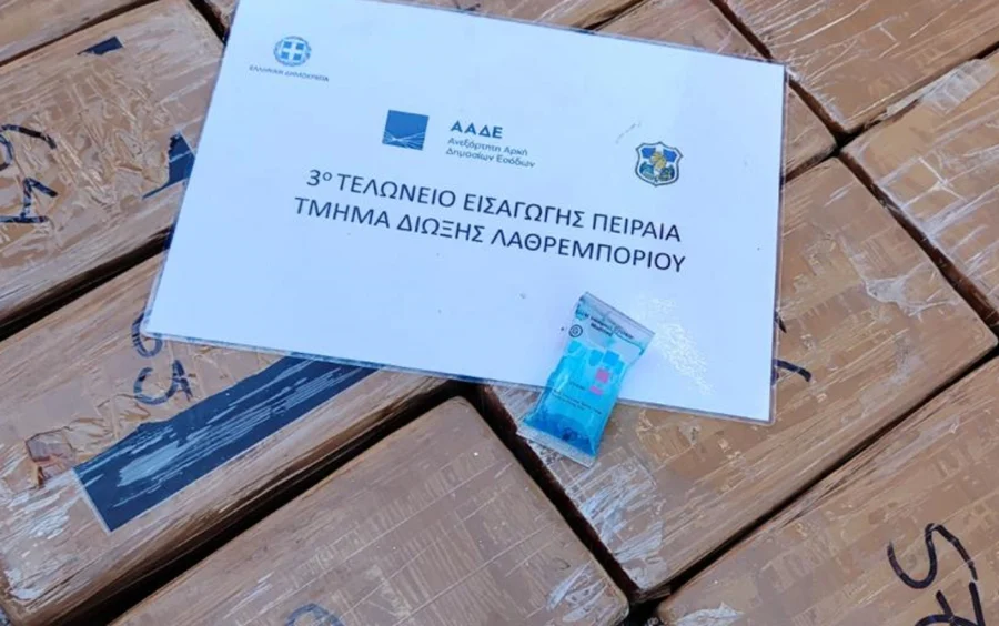 العثور على كوكايين بقيمة ٥.٩ مليون يورو في حاوية موز في بيرايوس