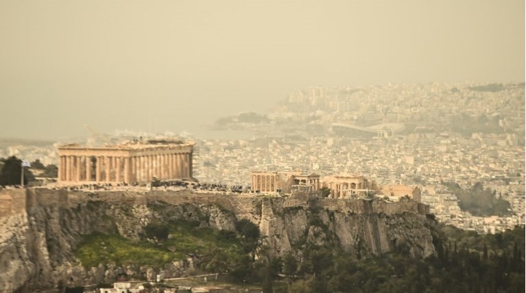 طقس معتدل و توقعات لغبار أفريقي مع انخفاض طفيف في درجات الحرارة في اتيكا