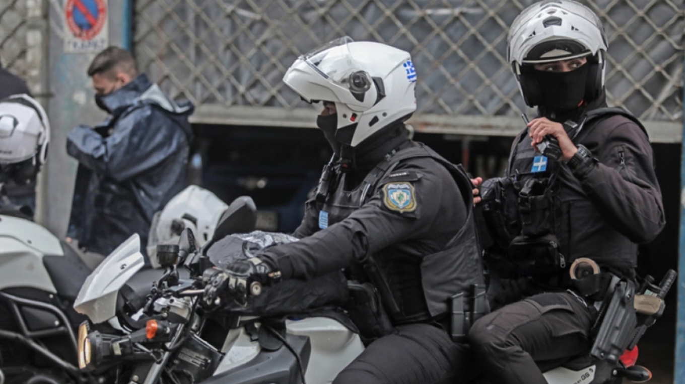 اعتقال رجل يبلغ من العمر ٥٨ عامًا في باترا - ضرب امرأة في حافلة