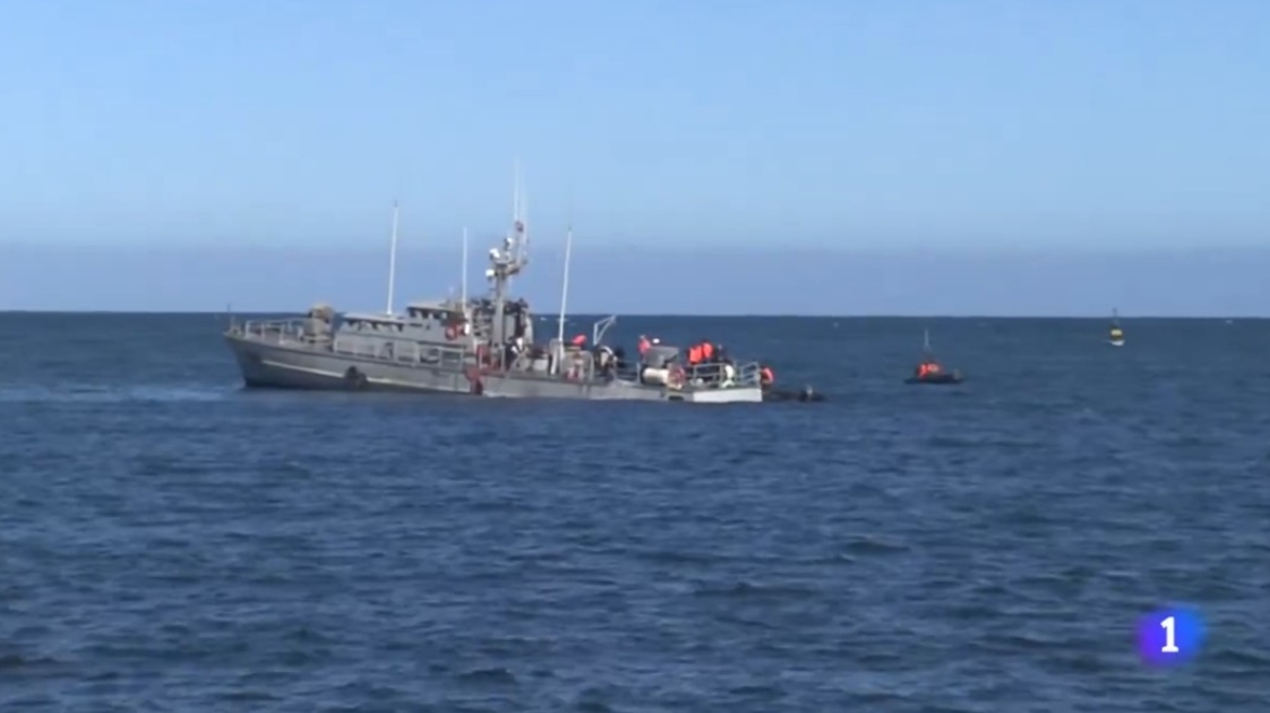 عُثر على امرأة تبلغ من العمر ٦١ عامًا ميتة بعد سقوطها من سفينة في خليج سارونيك