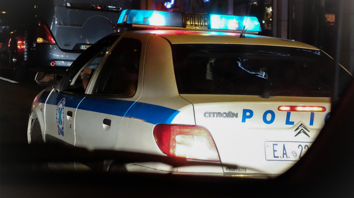 اعتقال رجل يبلغ من العمر ٤٢ عامًا بتهمة القيادة تحت تأثير الكحول في وسط أثينا