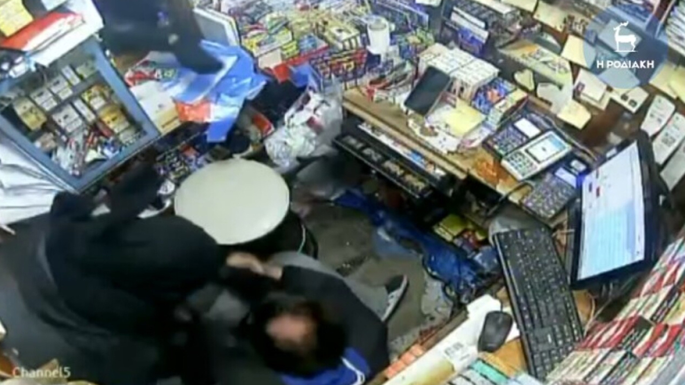 عامل كشك في رودس يتعرض للضرب المبرح في محاولة لسرقته