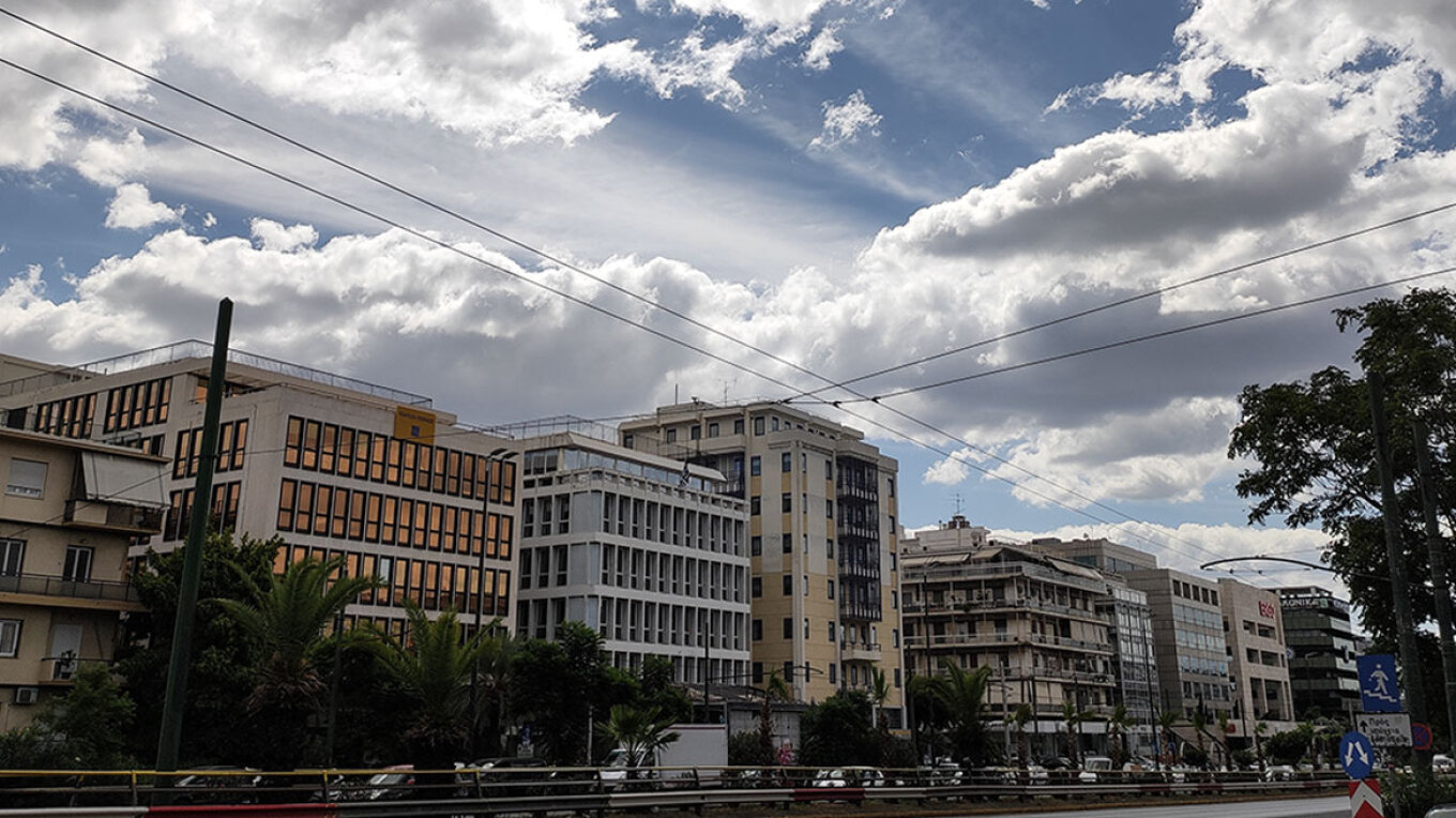 الطقس غائم و أمطار محلية و غبار أفريقي اليوم الأربعاء