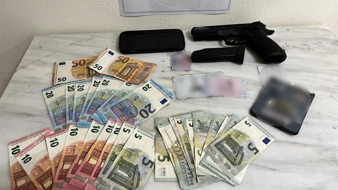 القبض على رجل يبلغ من العمر ٣٧ عامًا بتهمة السرقة في فنادق أتيكا